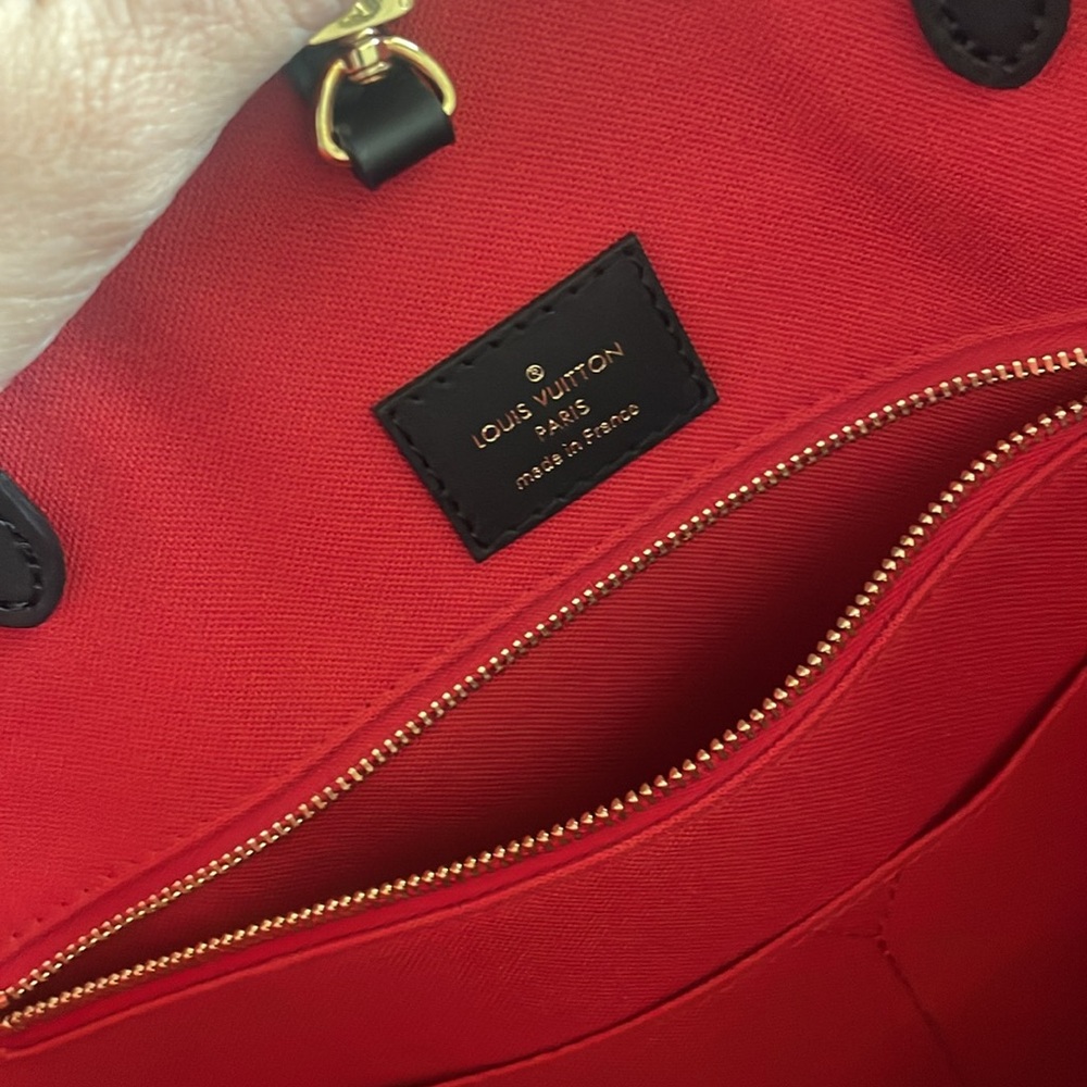Large Louis Vuitton on the go purse - Picture 9 of 10